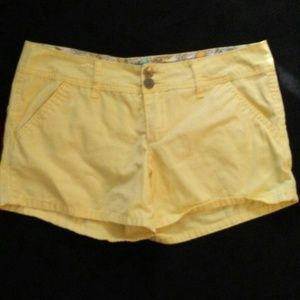 BKE casuals yellow jean shorts